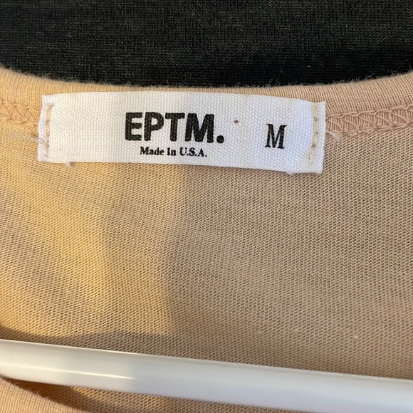 Plain T-shirt  cream/ tan mens never worn - Picture 4 of 5